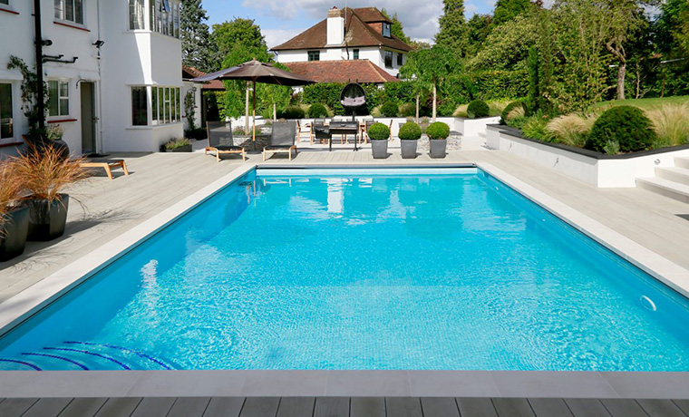 Freibad -bettdecke: das wichtigste zubehör für den swimmingpool