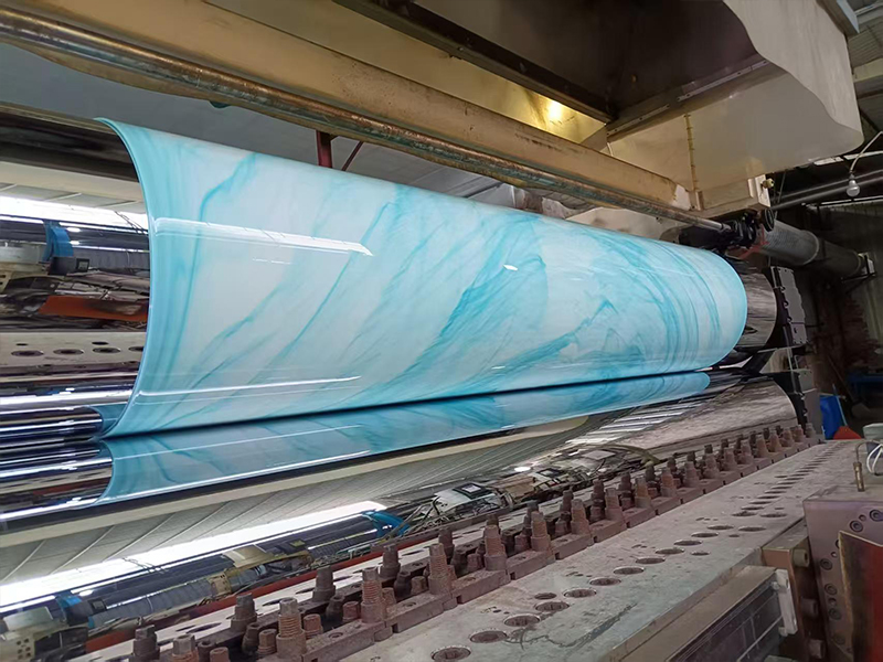 Sockel: ein versteckter held mit anlagen für die badewanne